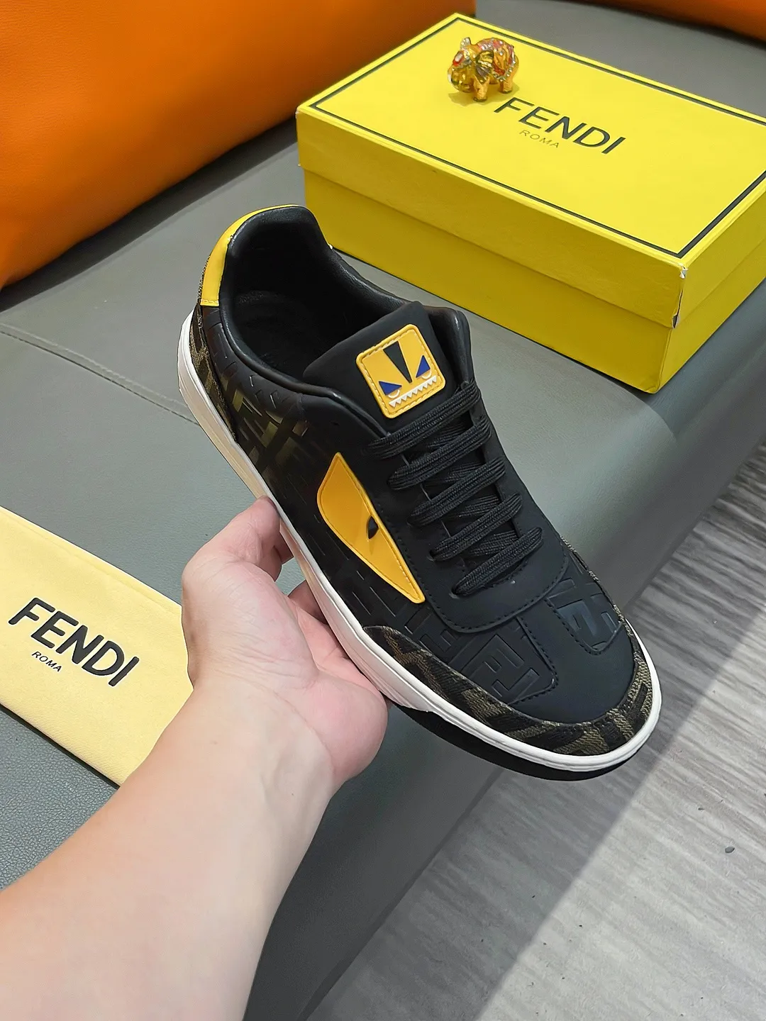Men's shoes FENDI "Fendi" P400 Regular size: 38-44 (casual shoes) Product materials: Selected cowhide upper, soft sheepskin lining; original outsole.